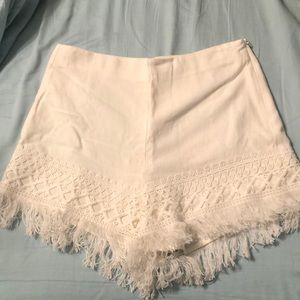 White linen Gianni Bini shorts